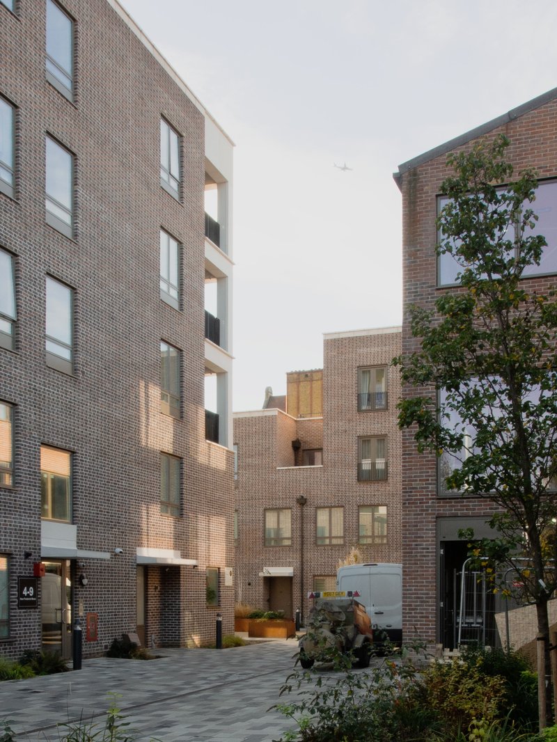 AKA_061_Braganza_(c)AKA_04